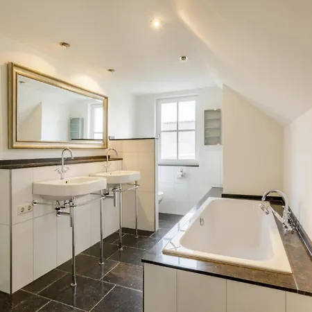 Achterhoek Estate With Private Pool Vakantiehuis *